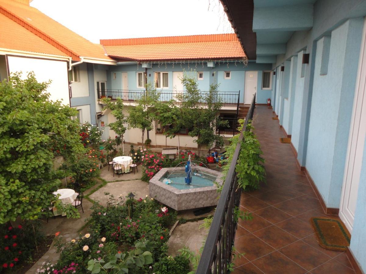 Hostel Tropical Дробета-Турну-Северин Екстер'єр фото